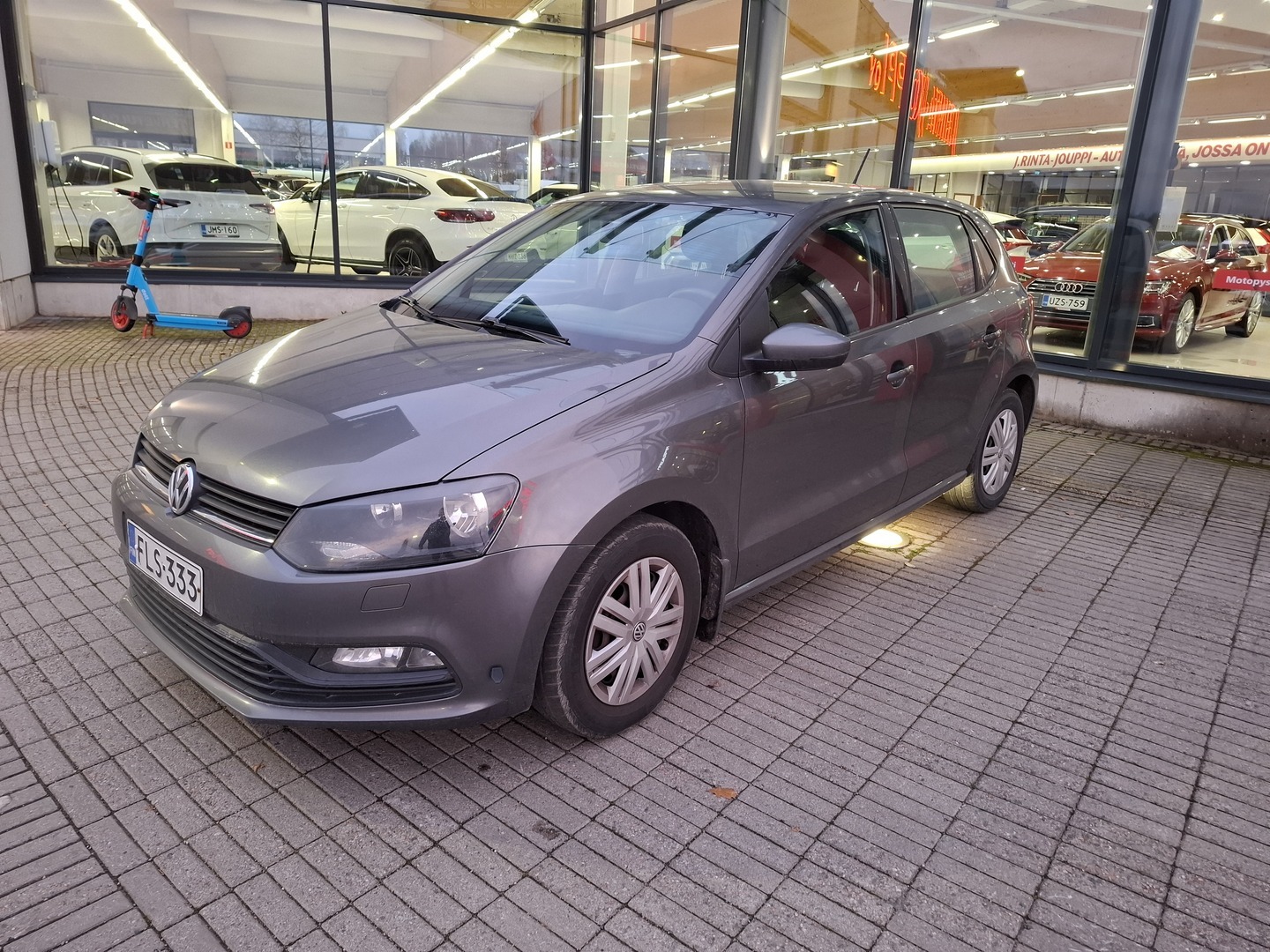 VOLKSWAGEN Polo 2015