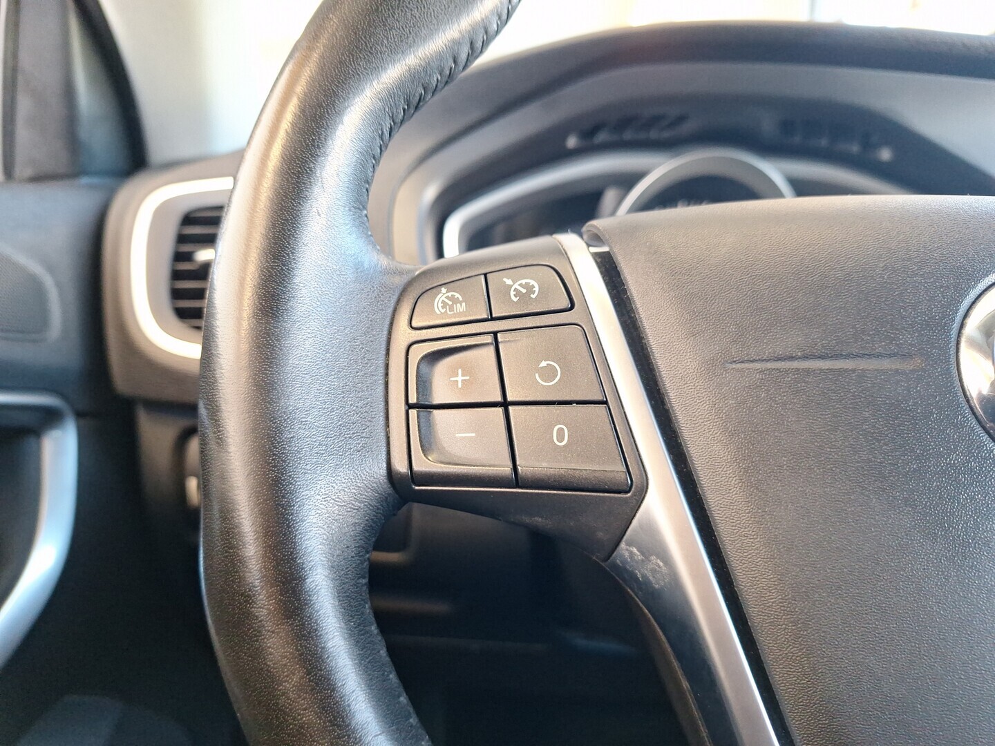 VOLVO V40 Cross Country 2018