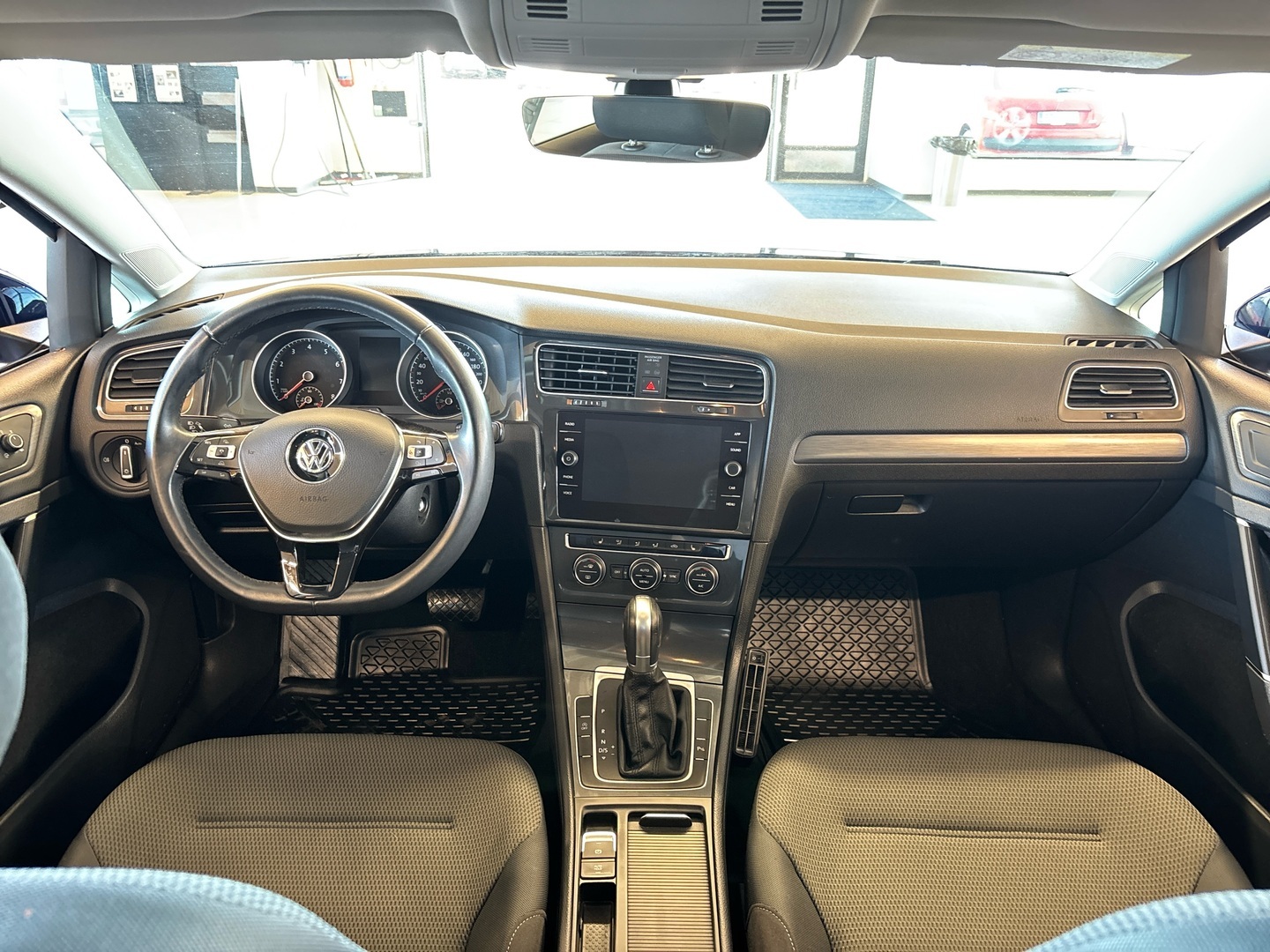 VOLKSWAGEN Golf 2018