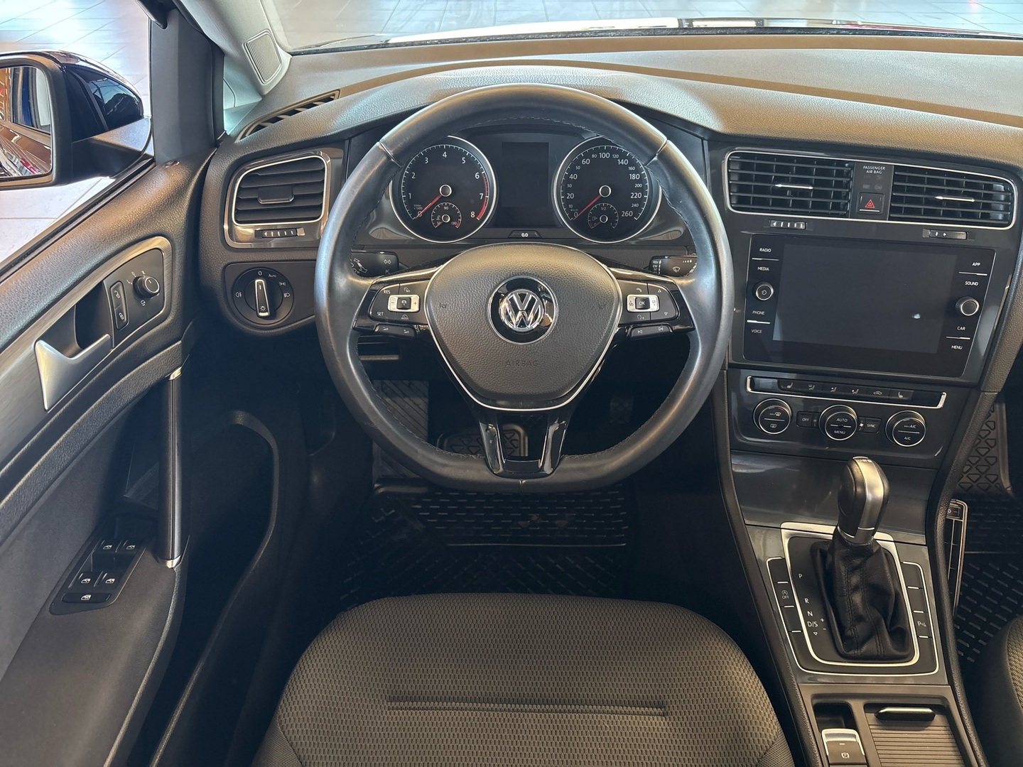 VOLKSWAGEN Golf 2018
