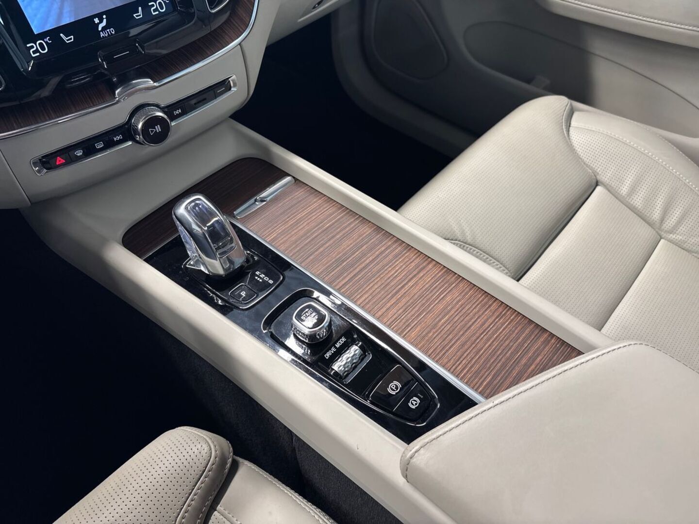 VOLVO XC60 2019