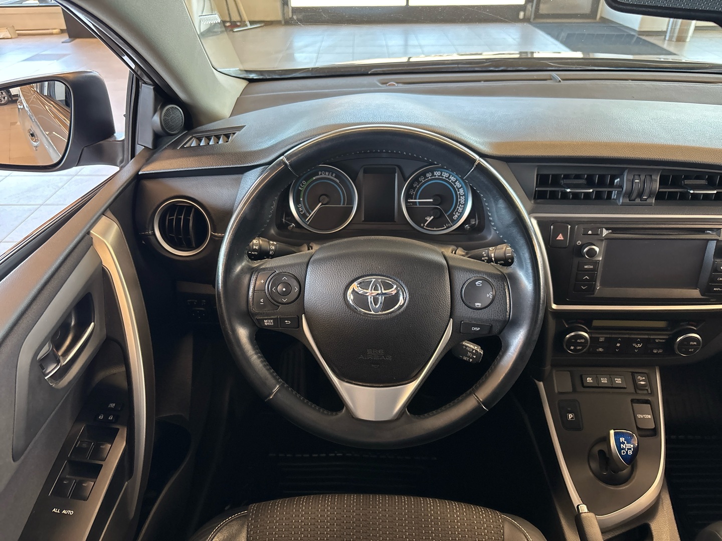 TOYOTA Auris 2014