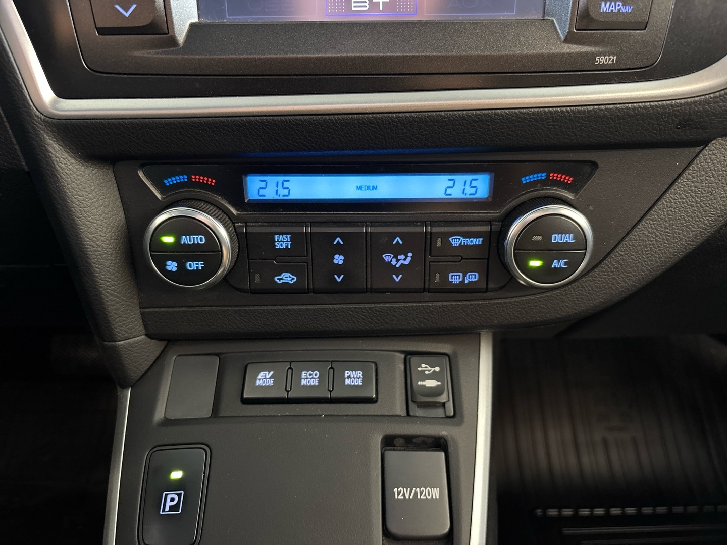 TOYOTA Auris 2014