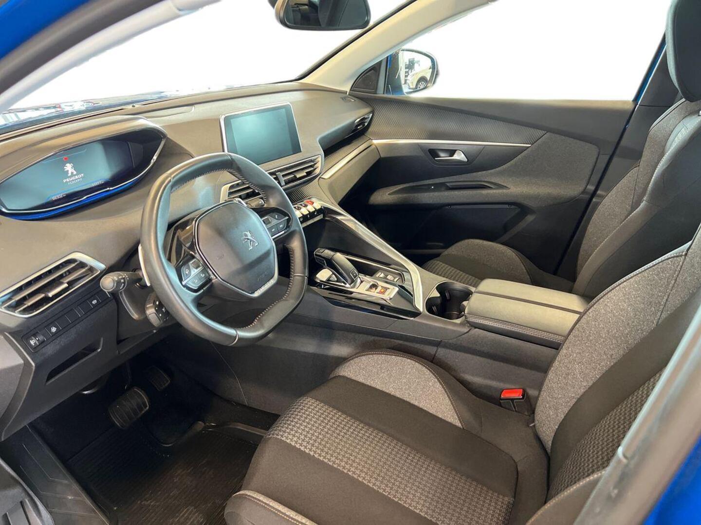PEUGEOT 3008 7