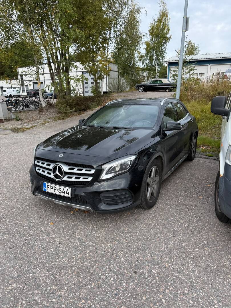 MERCEDES-BENZ GLA 2019