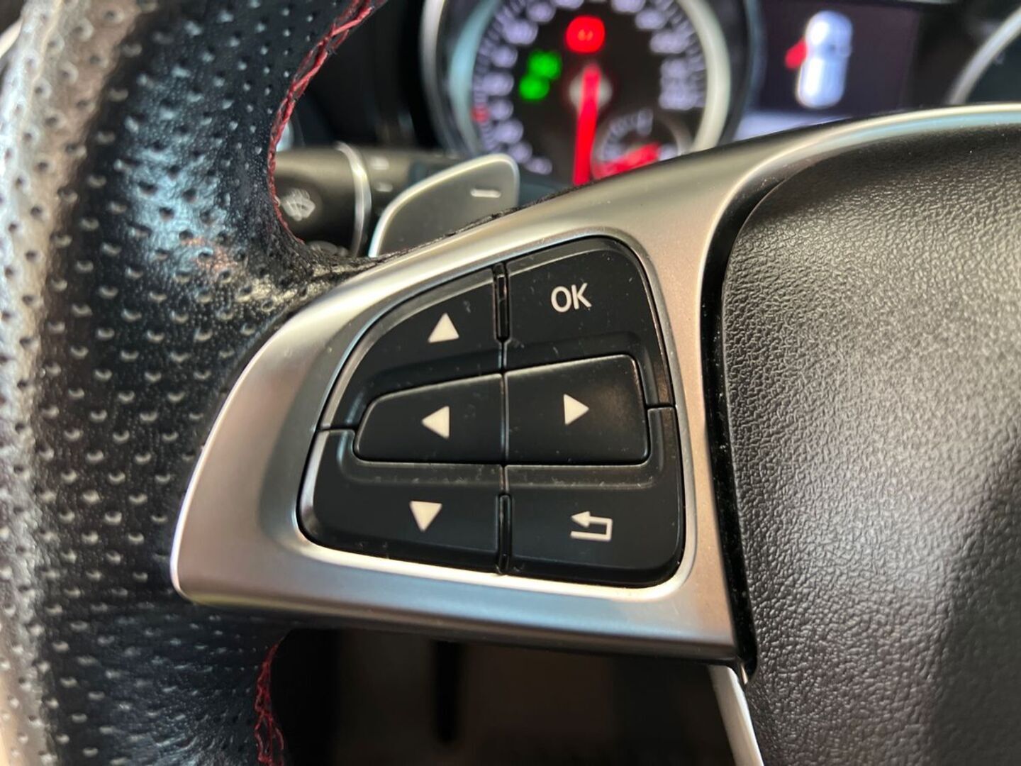 MERCEDES-BENZ GLA 17
