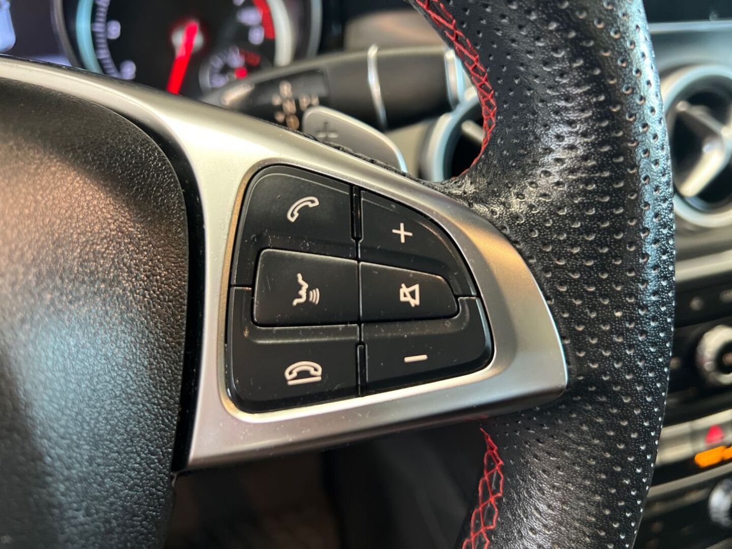 MERCEDES-BENZ GLA 18