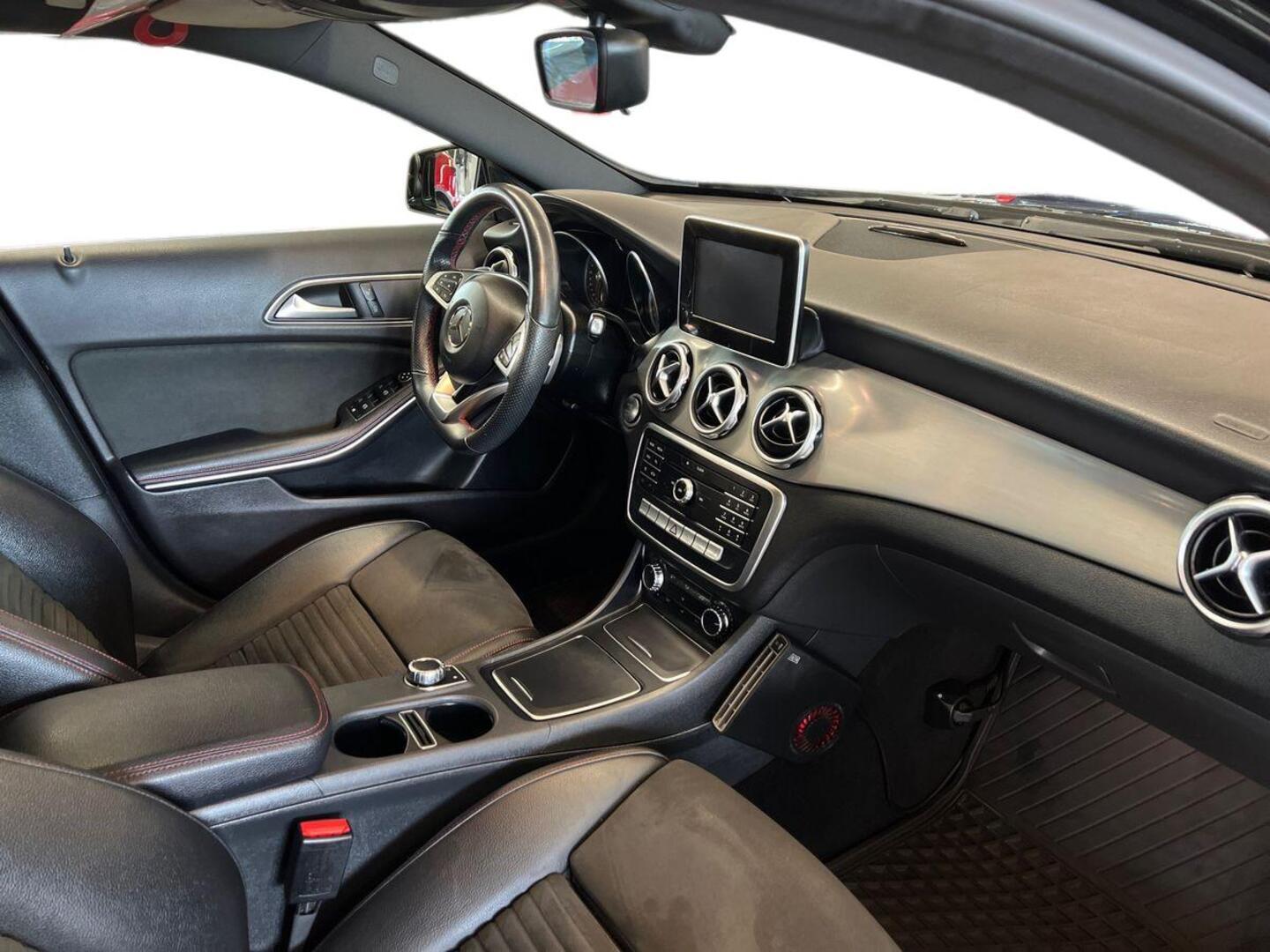 MERCEDES-BENZ GLA 7