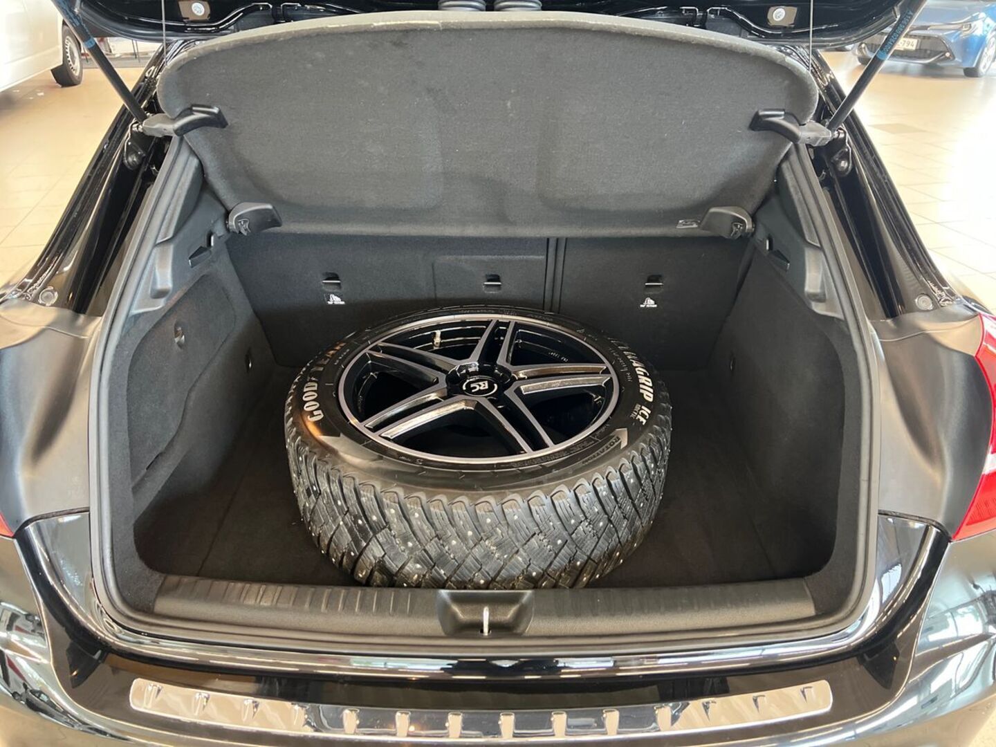 MERCEDES-BENZ GLA 9