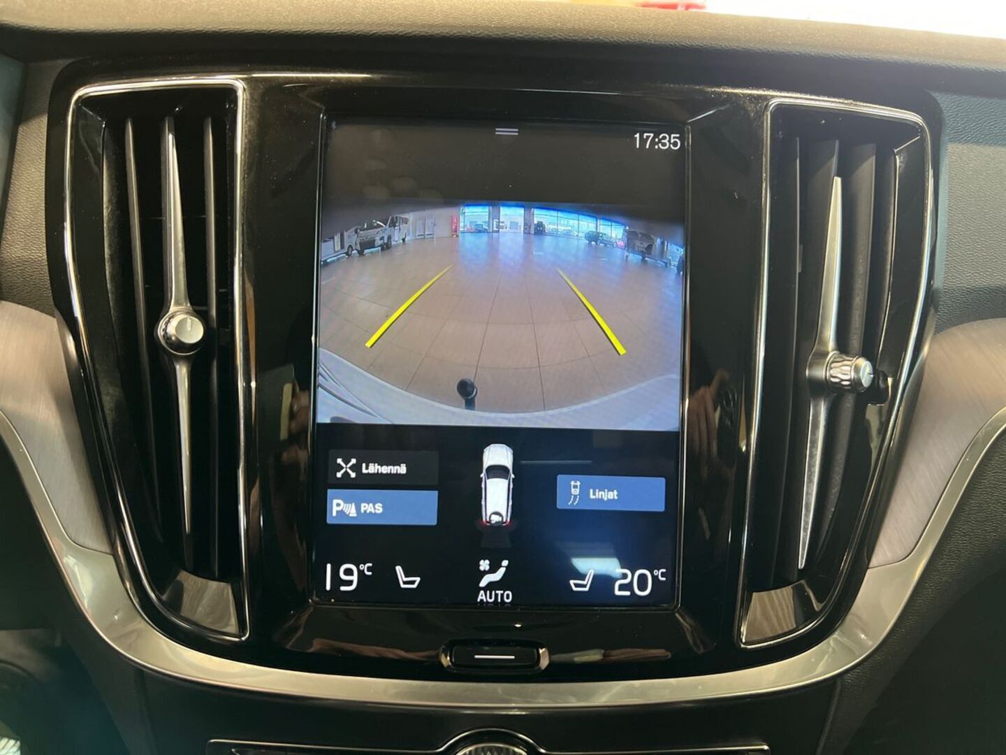 VOLVO V60 19