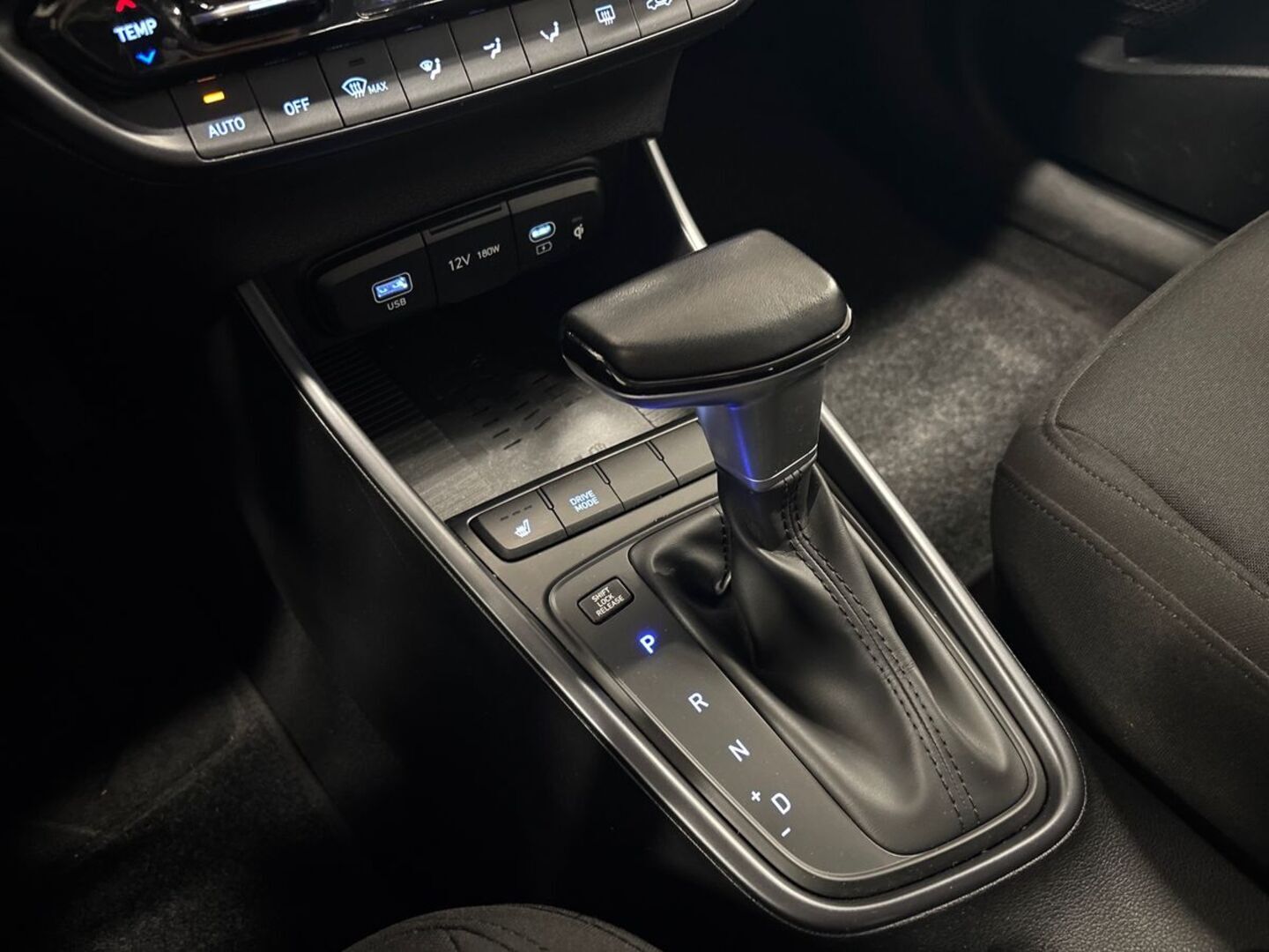 HYUNDAI i20 Hatchback 21