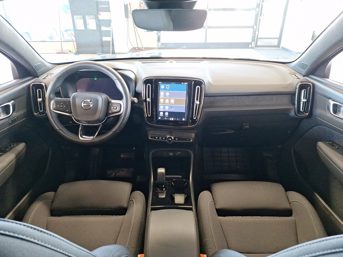 VOLVO C40 2023
