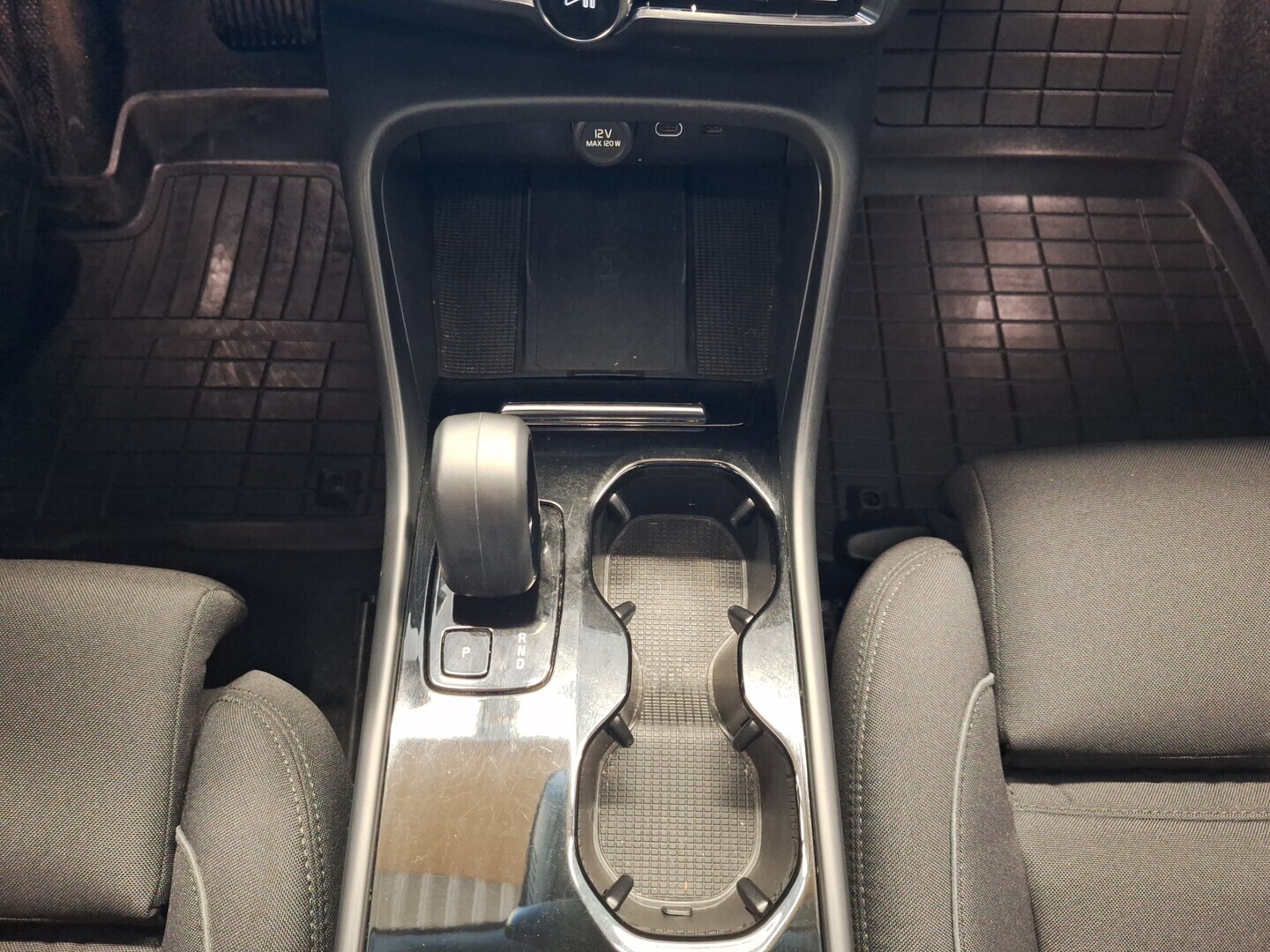VOLVO C40 2023