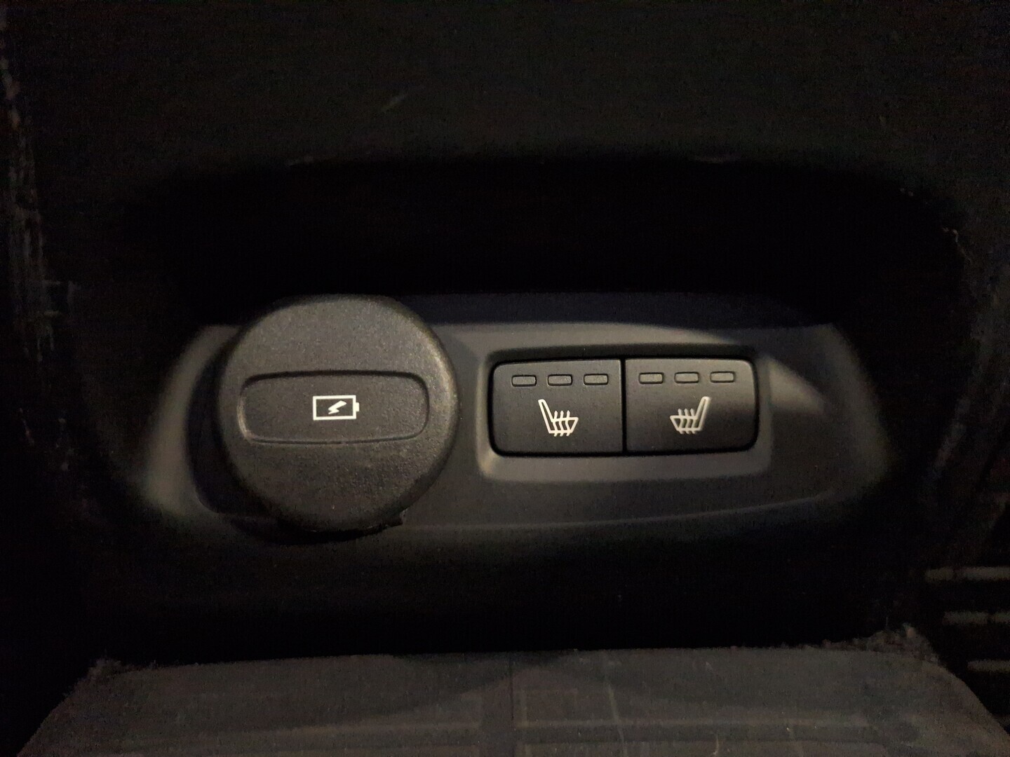 VOLVO C40 2023