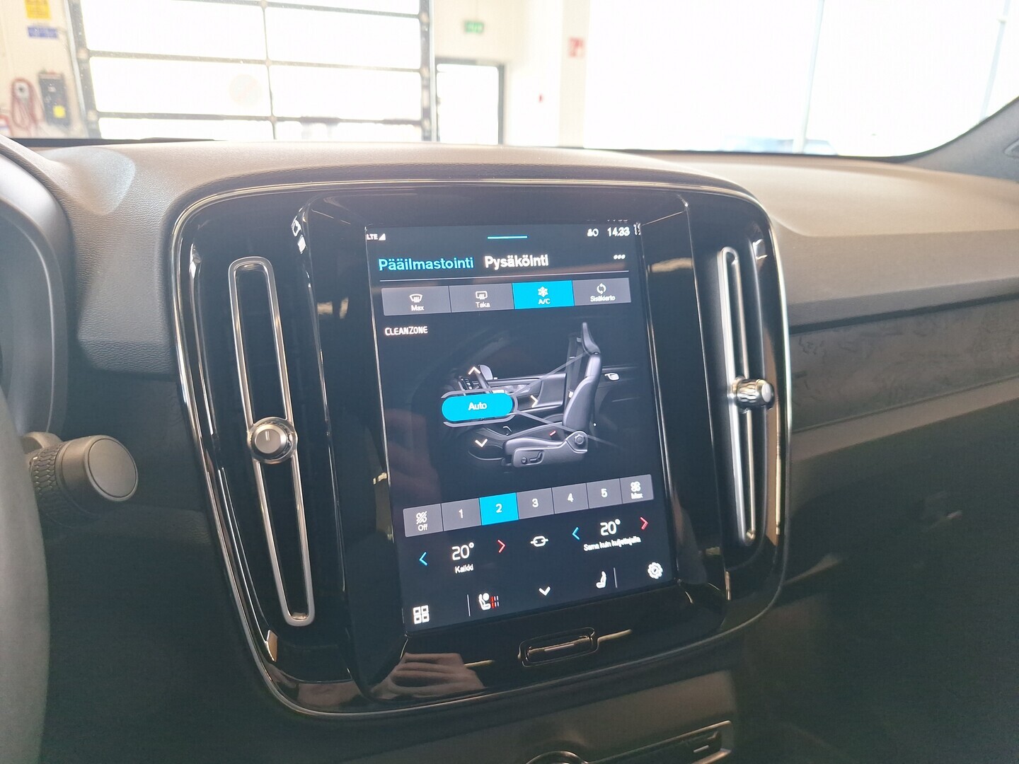 VOLVO C40 2023