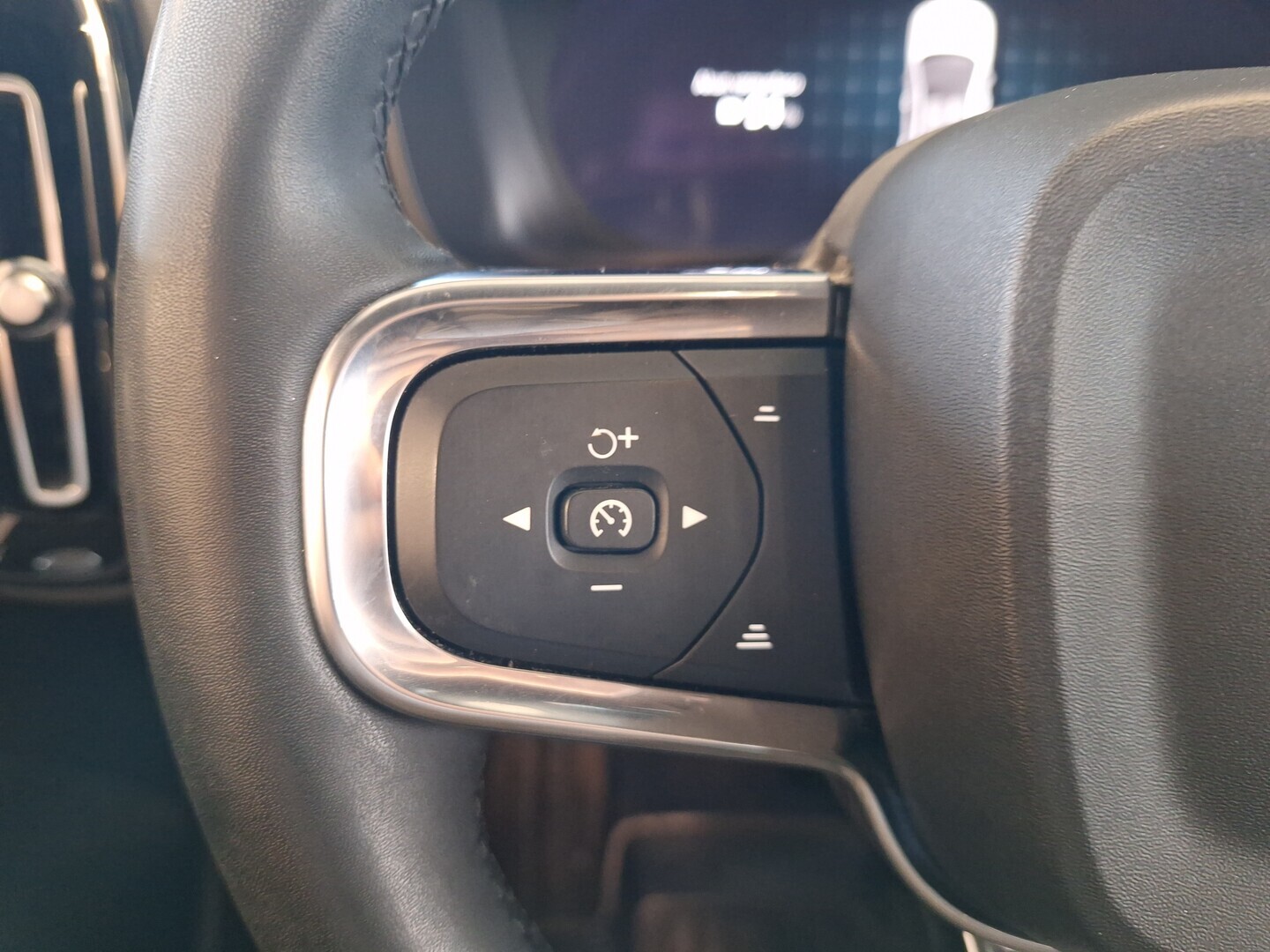 VOLVO C40 2023