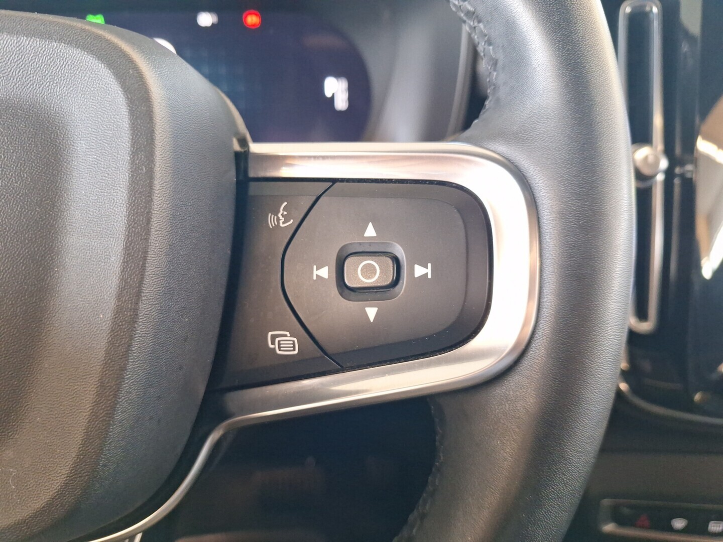 VOLVO C40 2023
