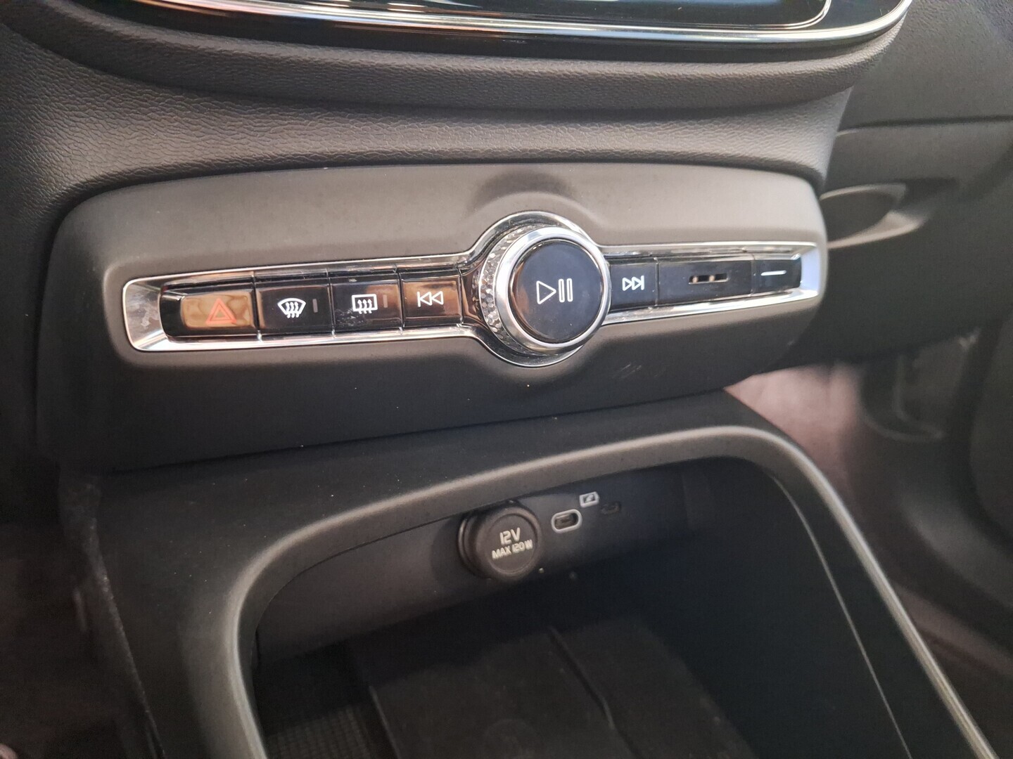 VOLVO C40 2023