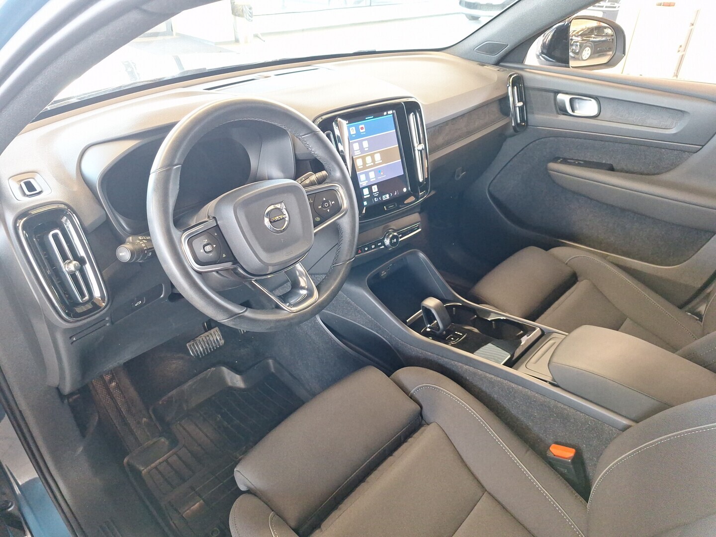VOLVO C40 2023