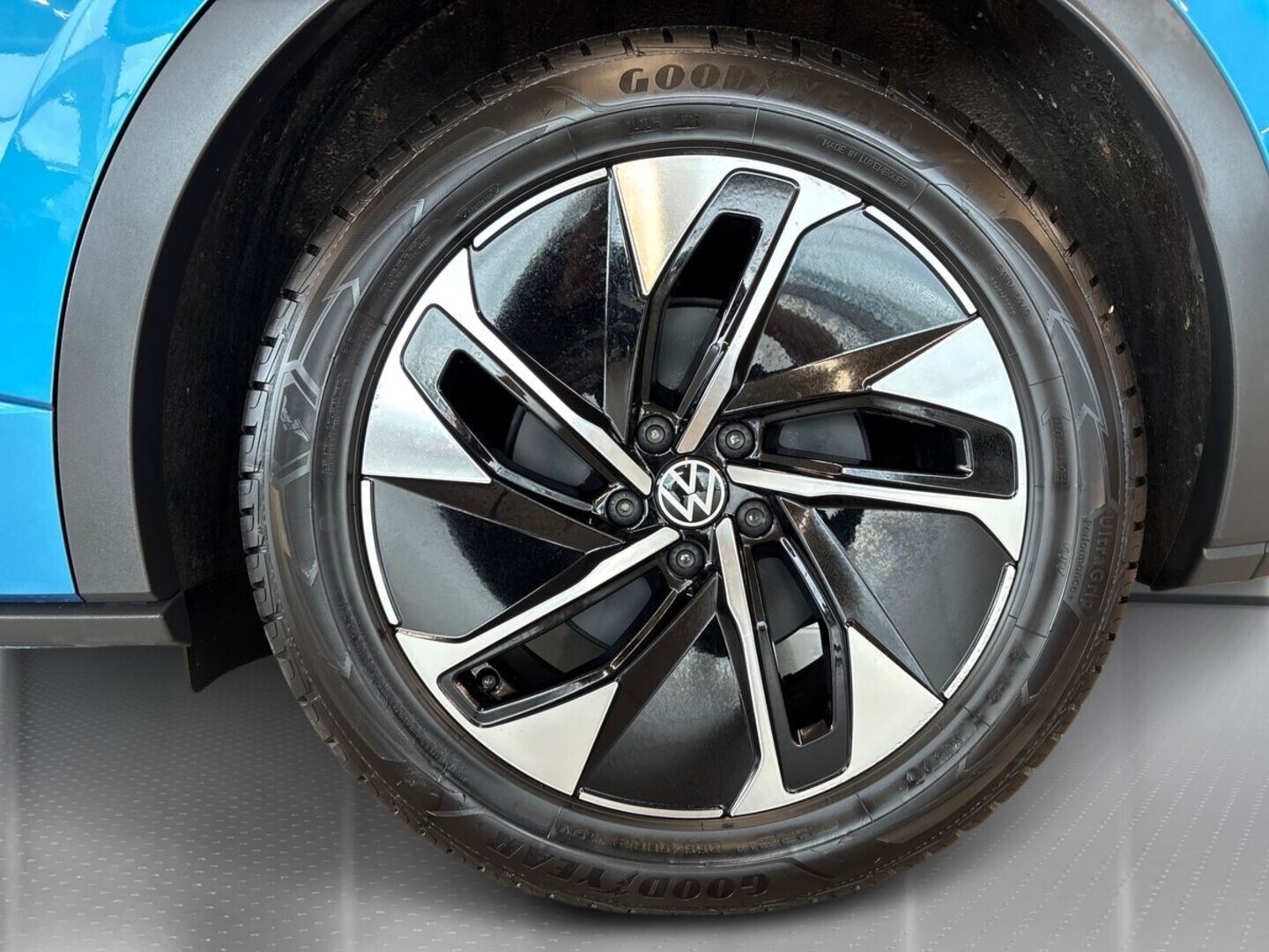 VOLKSWAGEN ID.5 13