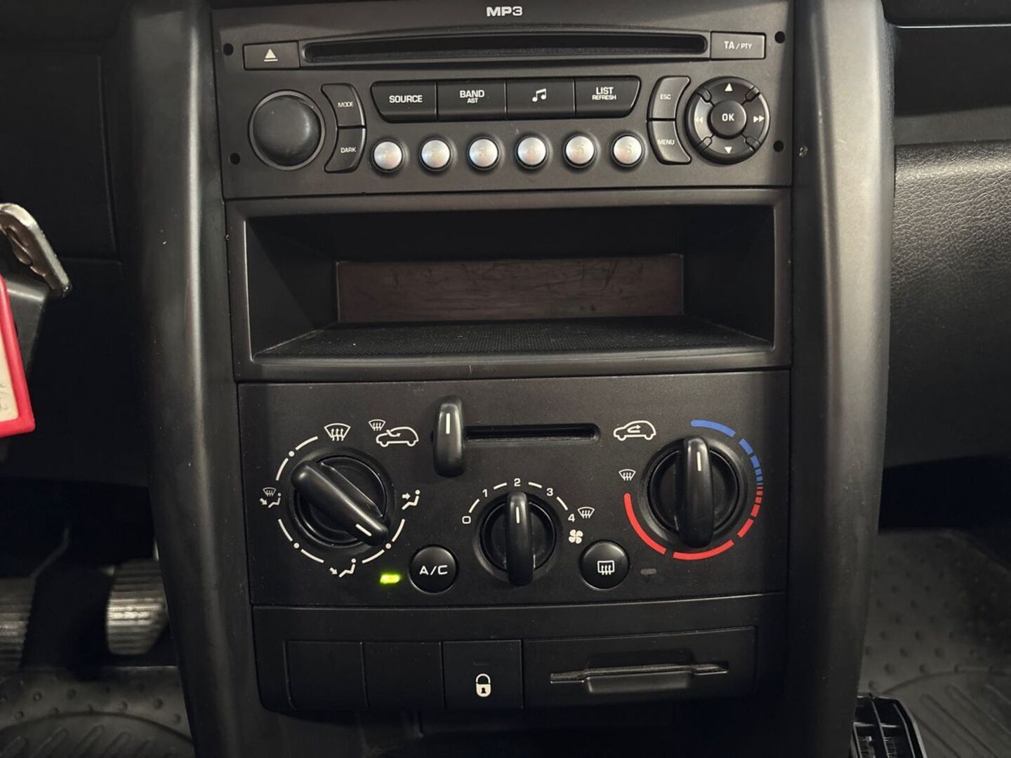 PEUGEOT 207 2009