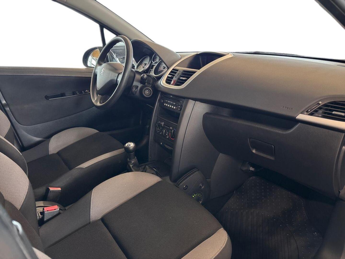 PEUGEOT 207 2009