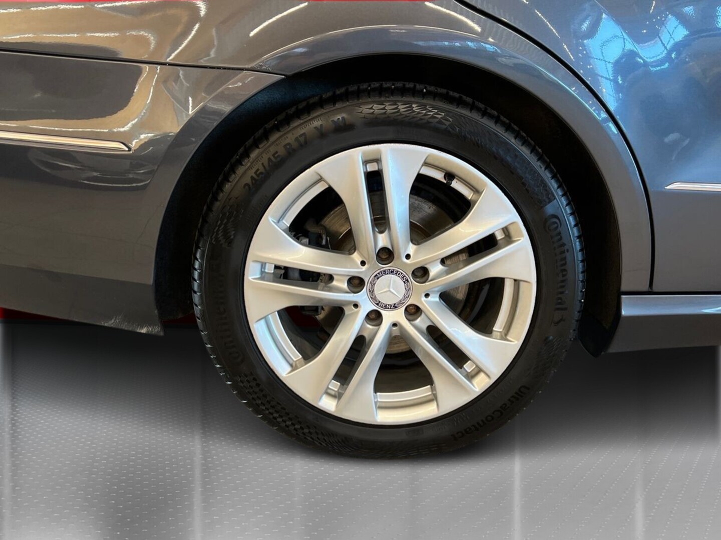 MERCEDES-BENZ E 2010