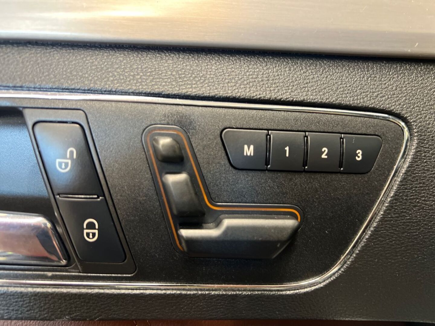 MERCEDES-BENZ E 2010