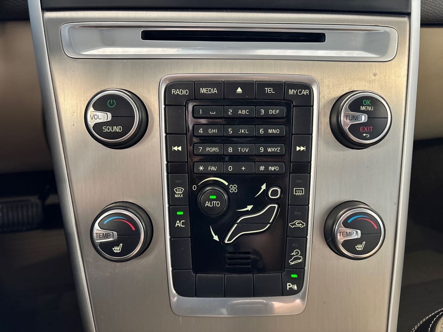 VOLVO XC60 2011