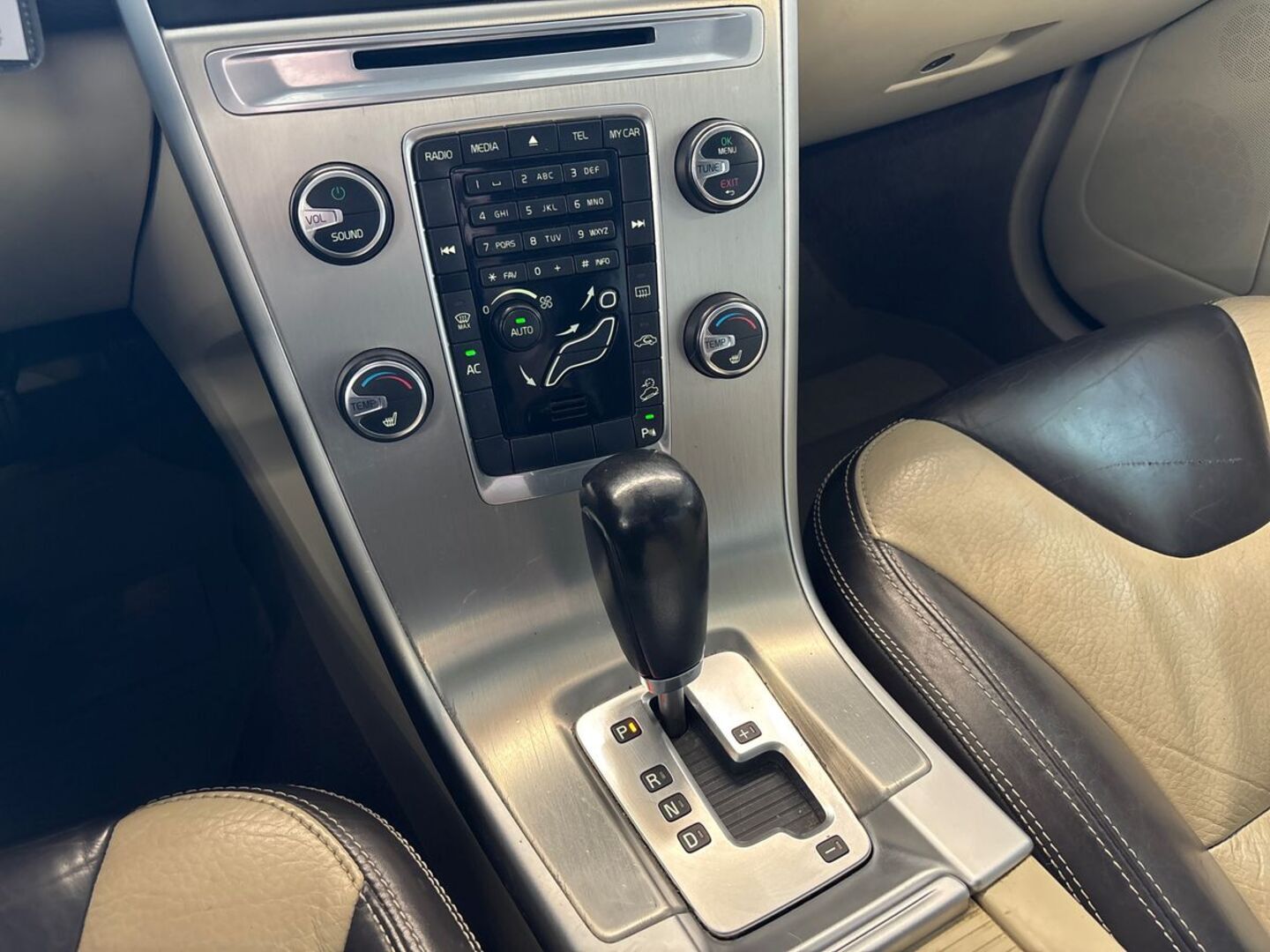 VOLVO XC60 2011
