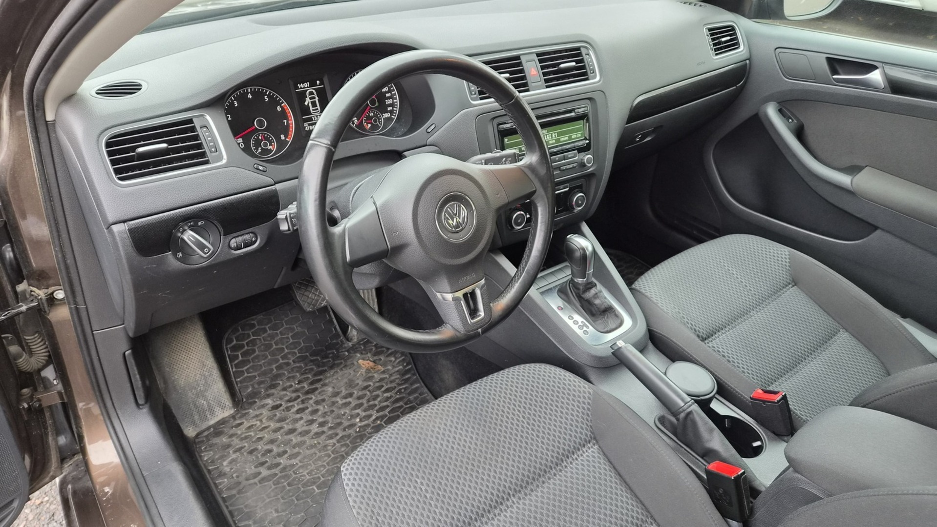 VOLKSWAGEN Jetta 2011