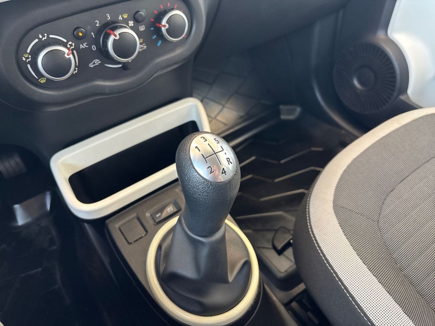 RENAULT Twingo 2015