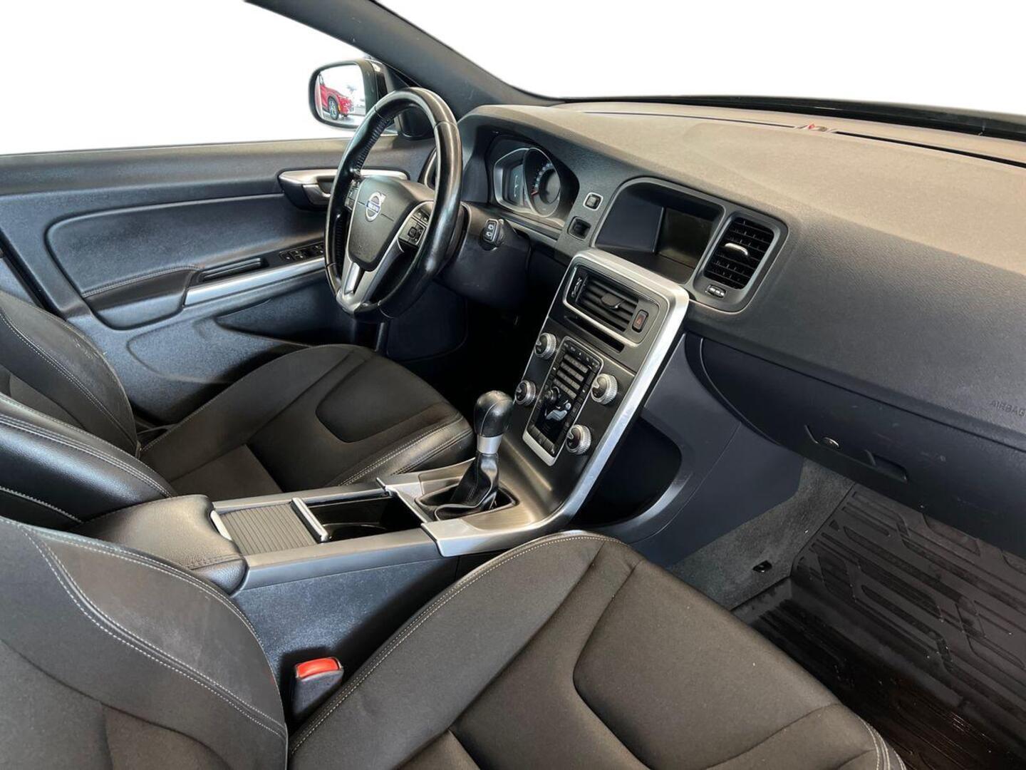 VOLVO V60 2015