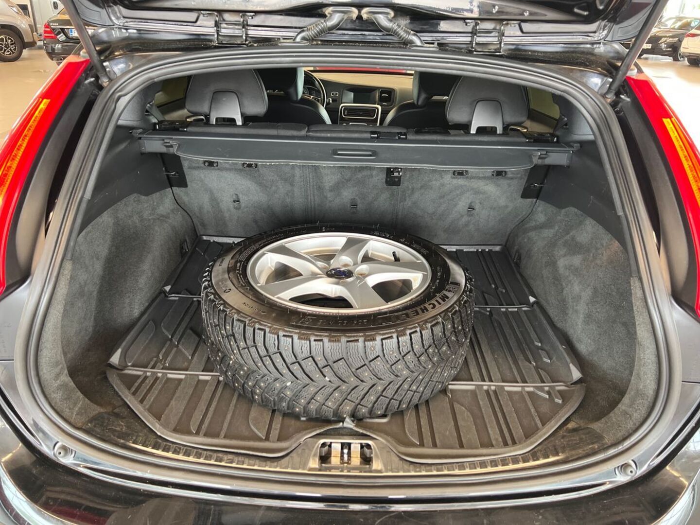 VOLVO V60 2015