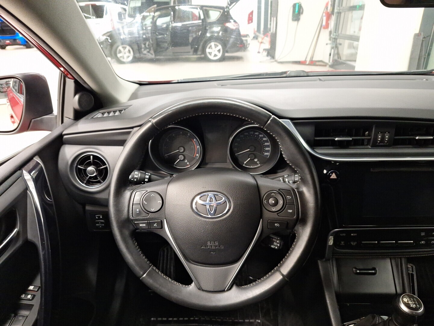 TOYOTA Auris 2016