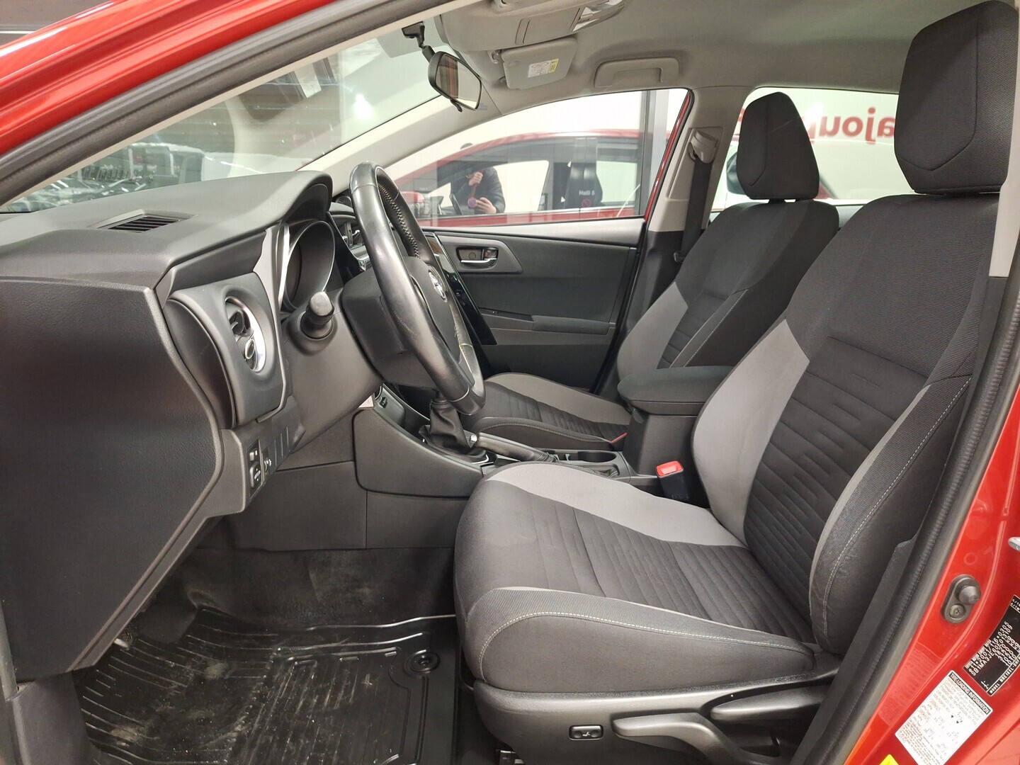 TOYOTA Auris 2016