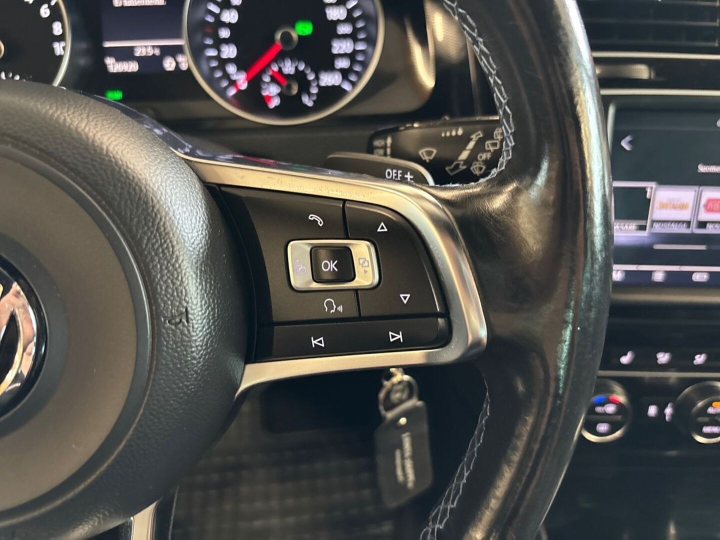 VOLKSWAGEN Golf 2016