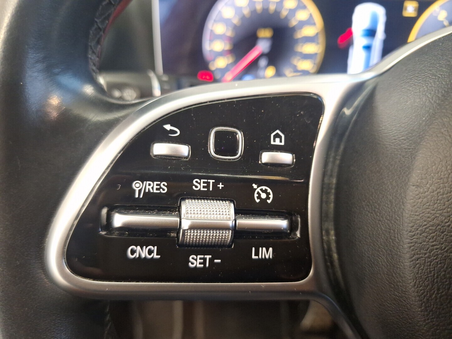 MERCEDES-BENZ E 2020