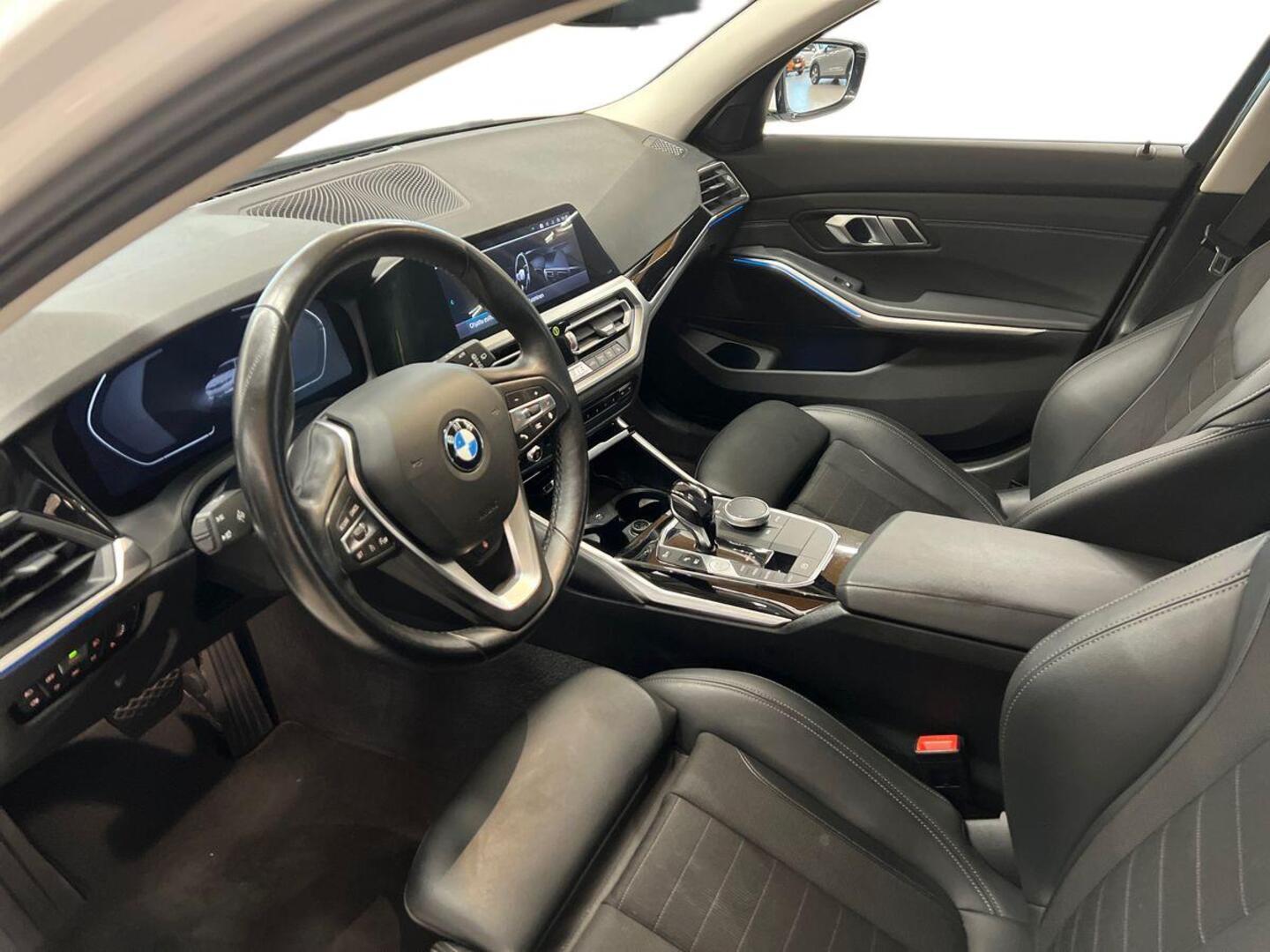 BMW 330 2021