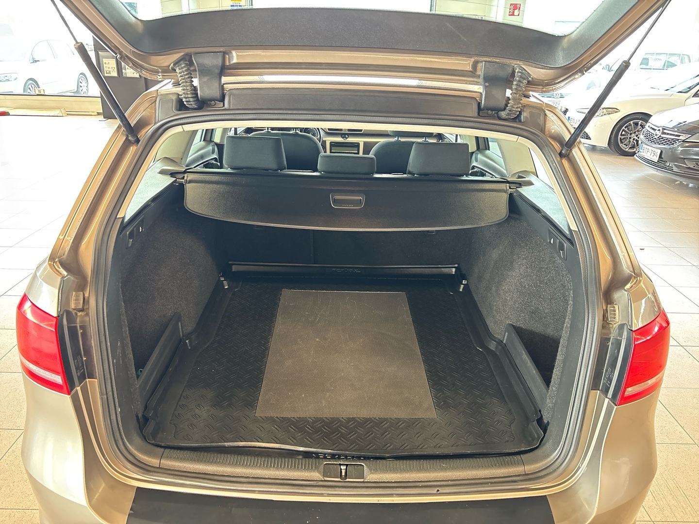 VOLKSWAGEN Passat 2011