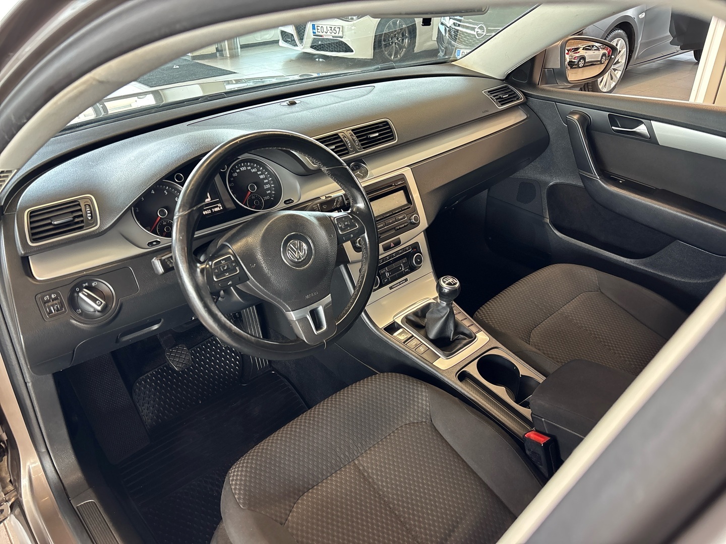 VOLKSWAGEN Passat 2011
