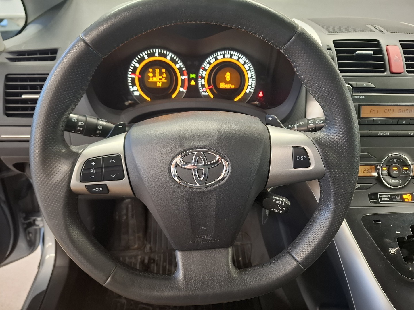 TOYOTA Auris 2011