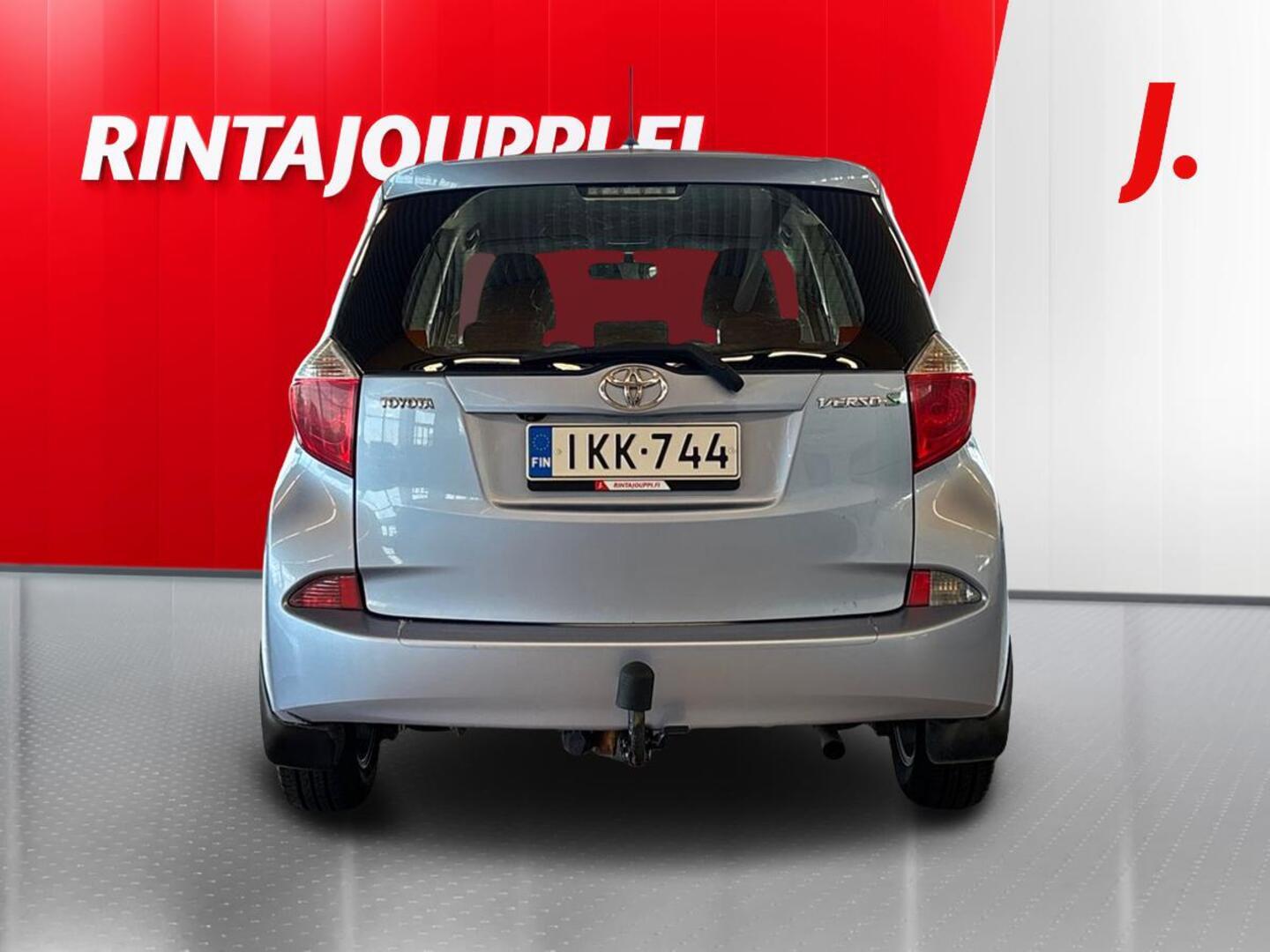 TOYOTA Verso-S 2011
