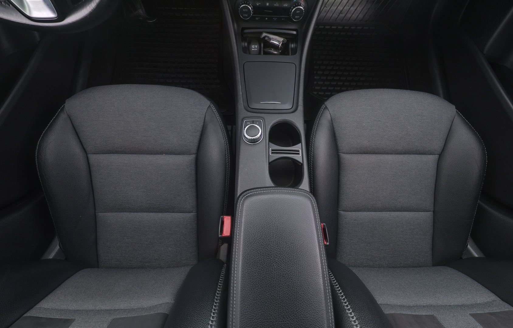 MERCEDES-BENZ GLA 2015