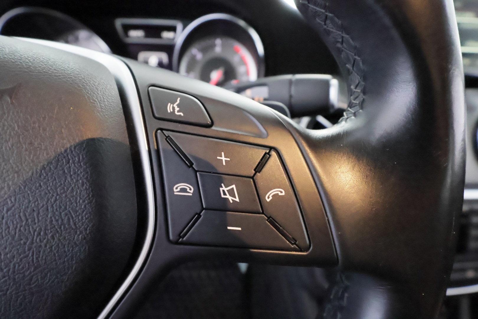 MERCEDES-BENZ GLA 2015