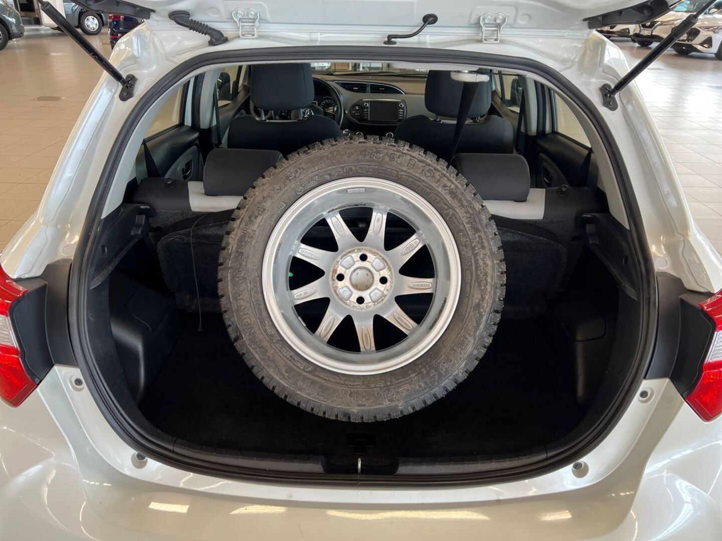 TOYOTA Yaris 2018