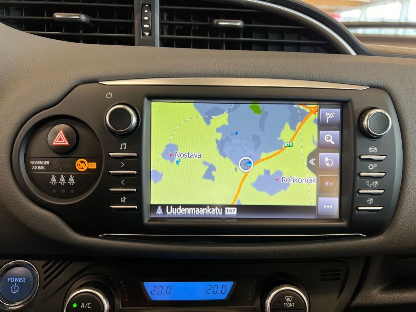 TOYOTA Yaris 2018