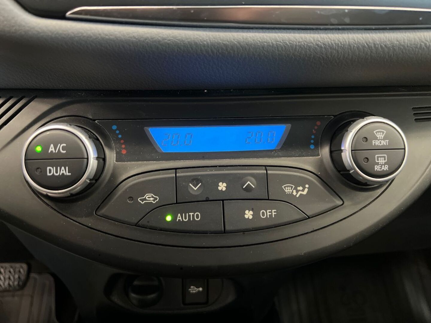 TOYOTA Yaris 2018