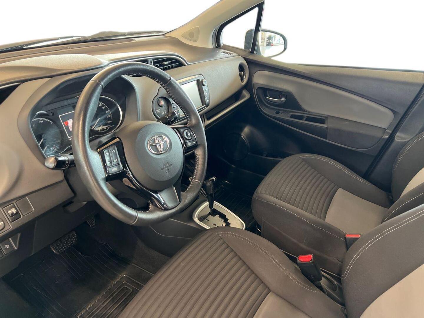 TOYOTA Yaris 2018