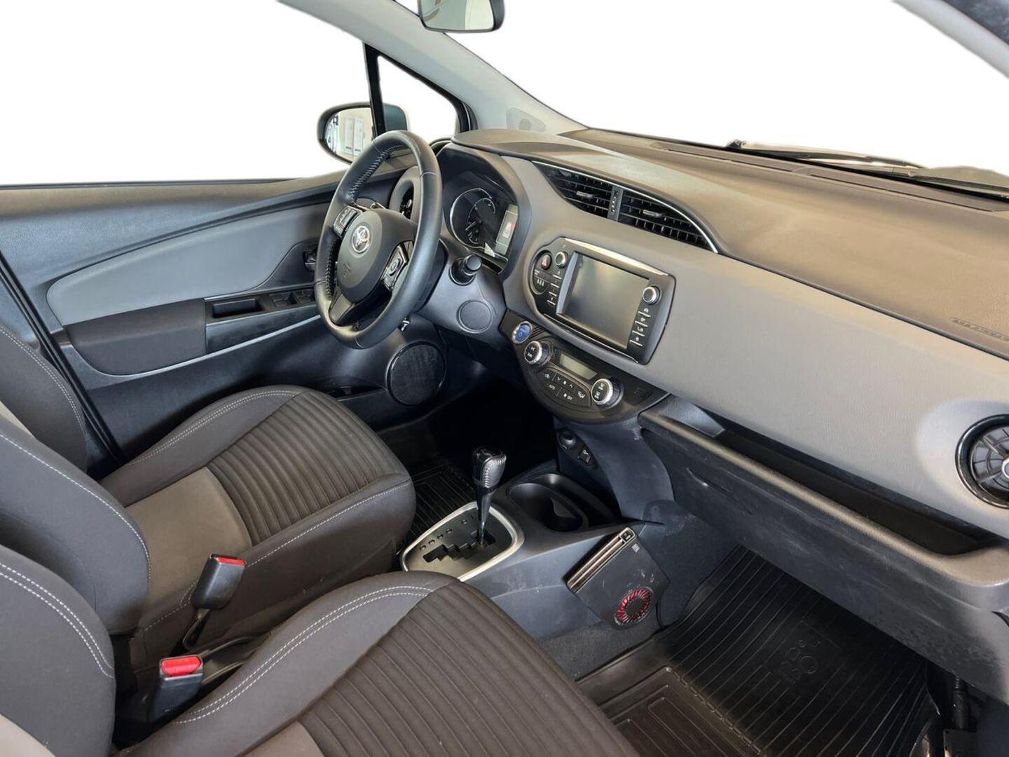 TOYOTA Yaris 2018